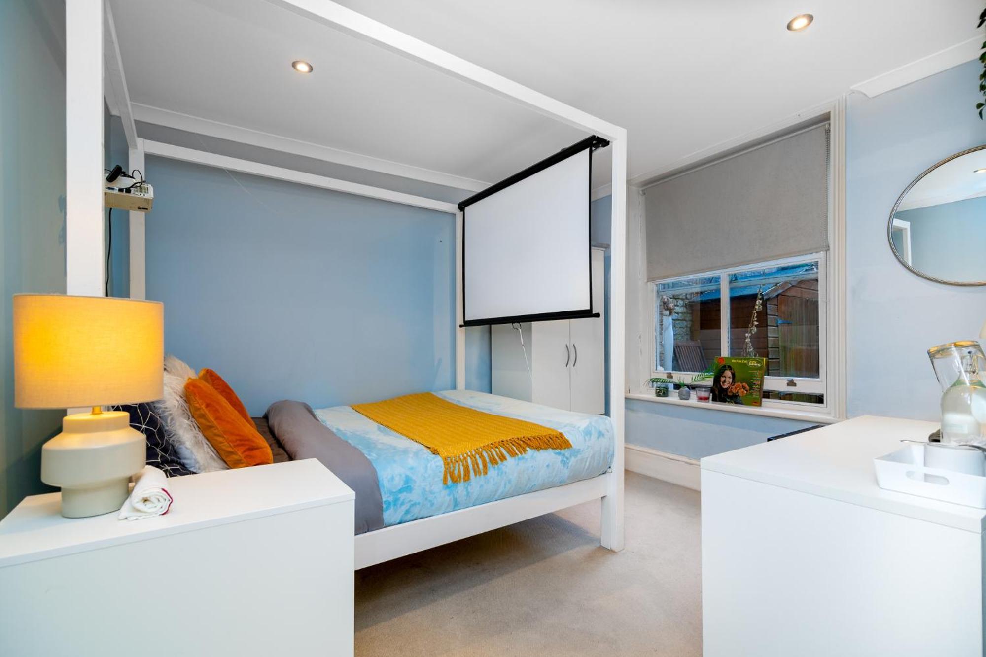 Double Room W/Projector & Garden Hot Tub Лондон Екстер'єр фото